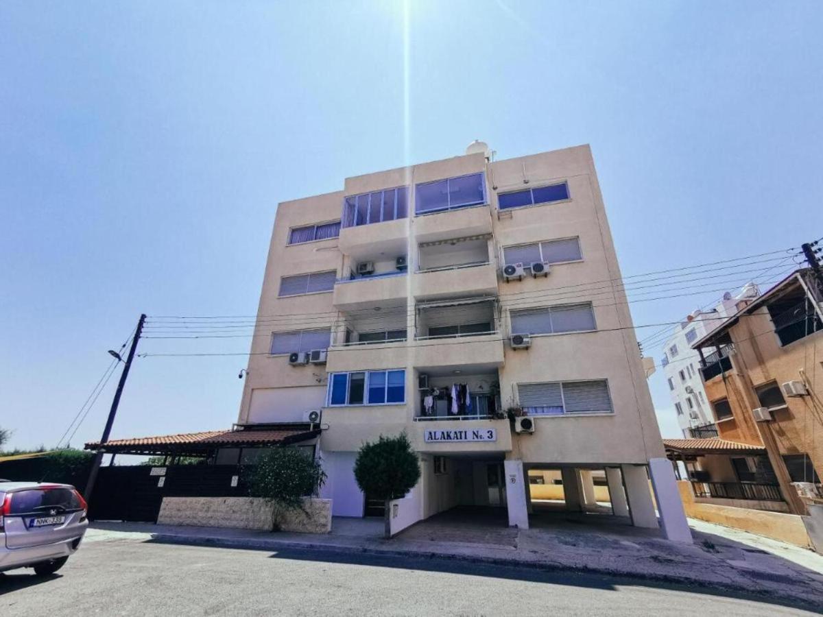 Capri Sea View One Bedroom Larnaca Bagian luar foto